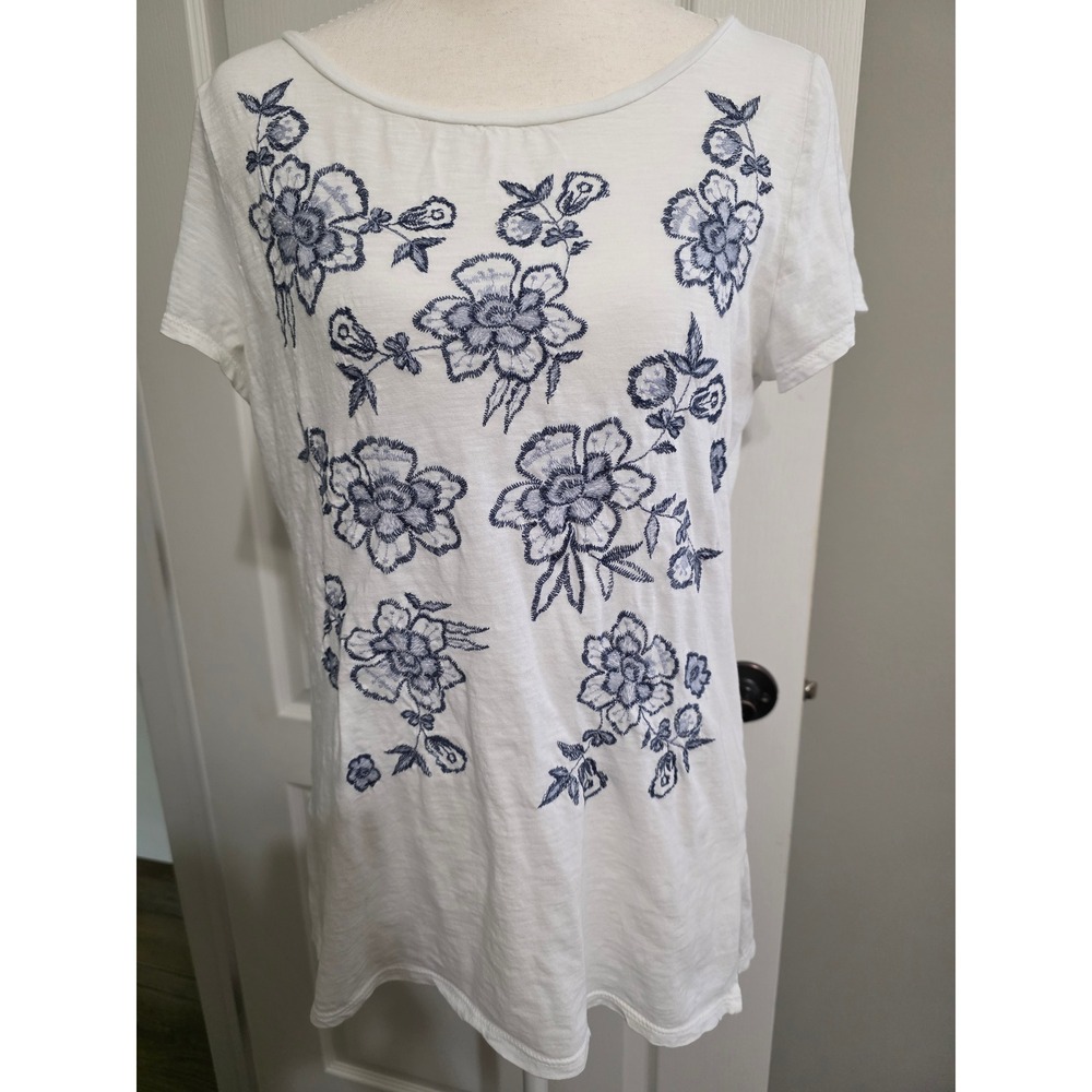 LOFT Women Medium White Blue Floral Embroidered Slub Knit Short Sleeve T-Shirt